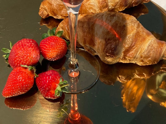Erdbeeren, Croissants & Champagner